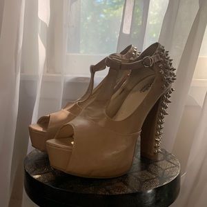 Platform high heal shoes with spikes!
